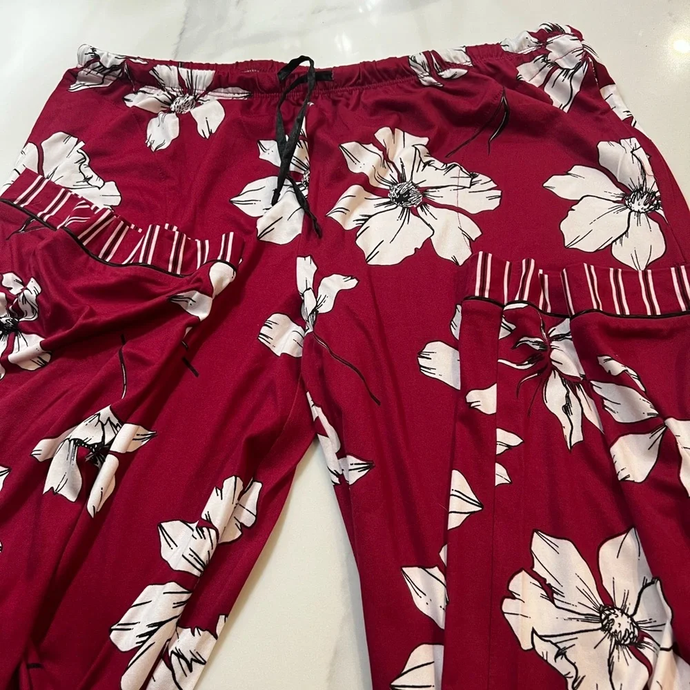 New Super comfy burgundy matching set pyjamas.Size L